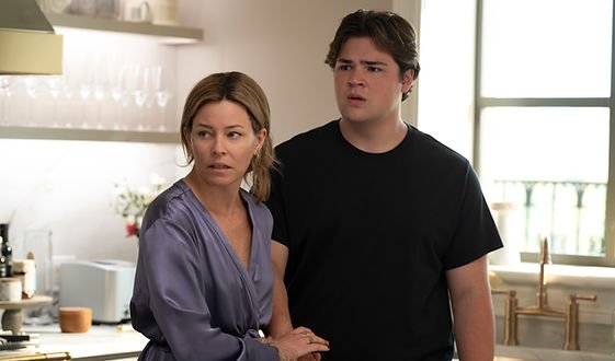 Elizabeth Banks and Maxwell Acee Donovan © Amazon MGM