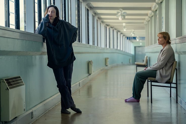 Andrea Riseborough as Molly, Kate Winslet as Julia in Goodbye June.