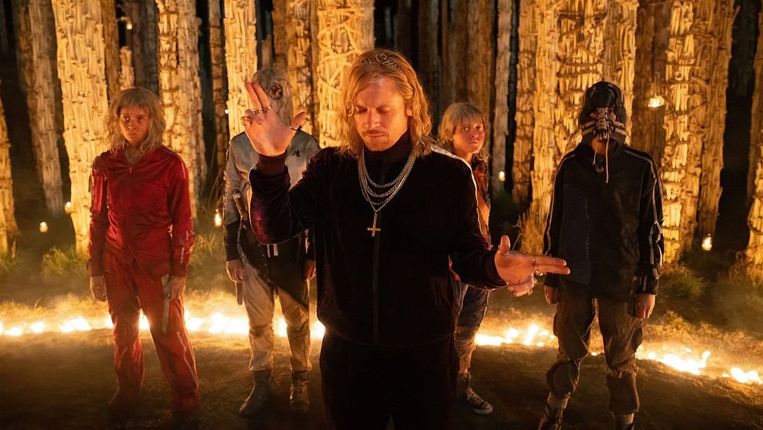 Jack O’Connell as Sir Lord Jimmy Crystal at the front with Erin Kellyman as Jimmy with three other people behind in 28 Years Later: The Bone Temple