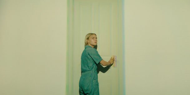 Alyvia Alyn Lind as Leila in front of a projected door in episode 103 of 'Wayward'.