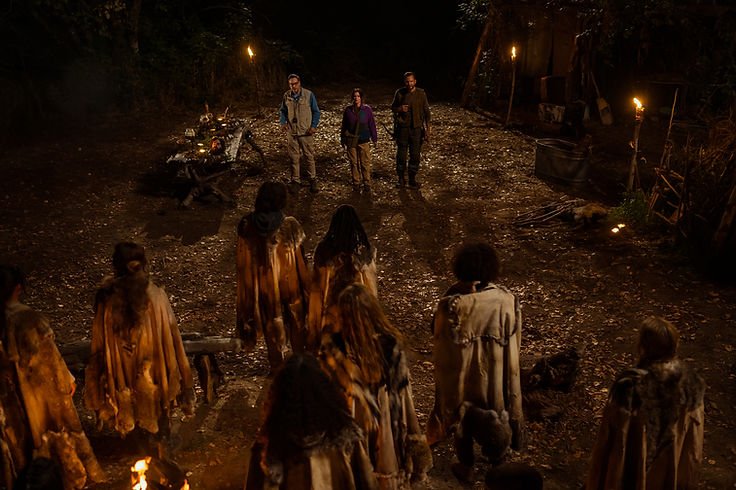 L-R: Nelson Franklin as Edwin, Ashley Sutton as Hanna and Joel McHale as Kodiak in Yellowjackets, episode 7, season 3, streaming on Paramount+ with SHOWTIME, 2025. Photo Credit: Kailey Schwerman/Paramount+ with SHOWTIME.