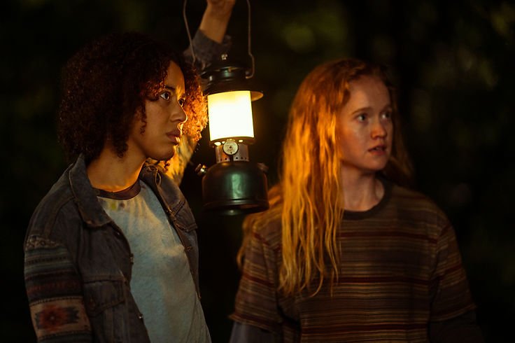 L-R: Jasmin Savoy Brown as Teen Taissa and Liv Hewson as Teen Van in Yellowjackets, episode 7, season 3, streaming on Paramount+ with SHOWTIME, 2025. Photo Credit: Kailey Schwerman/Paramount+ with SHOWTIME.