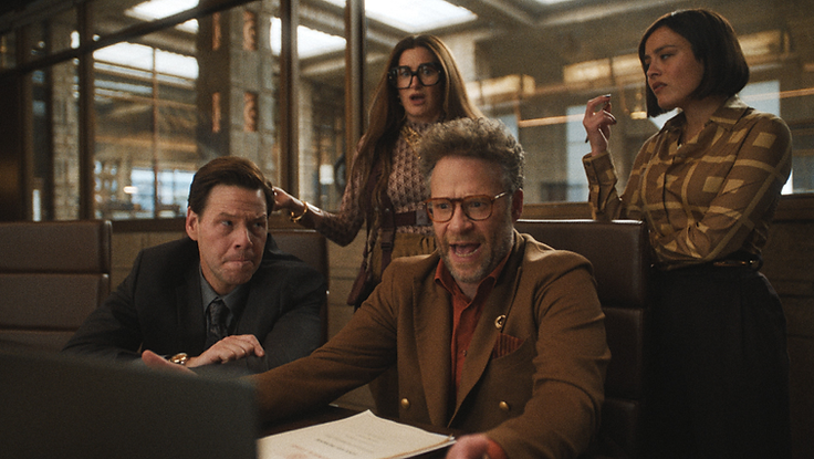 Ike Barinholtz, Kathryn Hahn, Chase Sui Wonders and Seth Rogen in The Studio © APPLE TV+