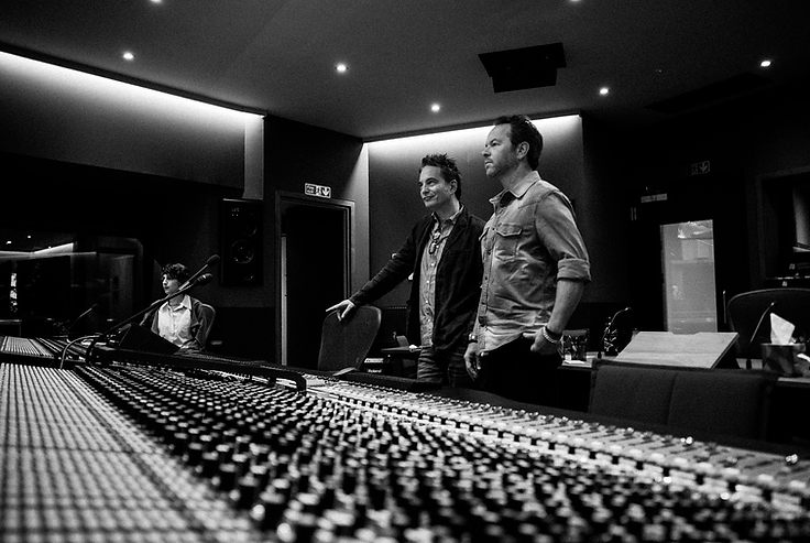 Jeff Russo and Noah Hawley making the cover of "Strange Brew" for Alien: Earth. © 26 Keys Productions