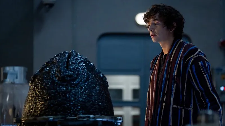 Samuel Blenkin as Boy Kavalier looks at an alien egg